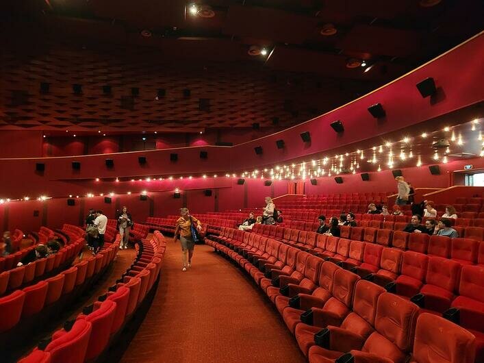 10-Best-Things-to-Do-in-Moscow-at-Night-Cinema