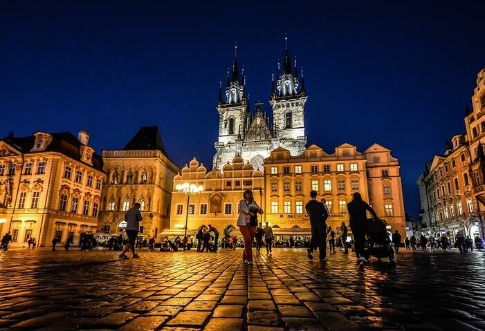Best-Things-to-Do-in-Prague-at-Night-Old-Town-Square