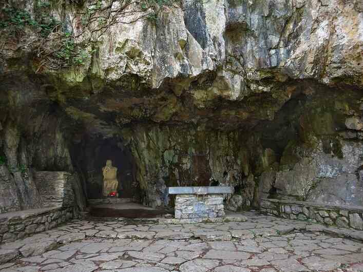 Socerb Jama Cave