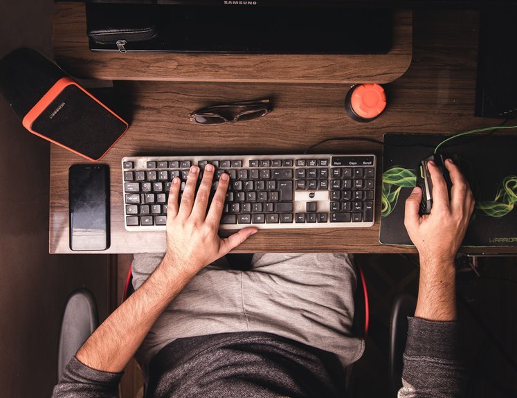 compact wireless keyboards for mobility